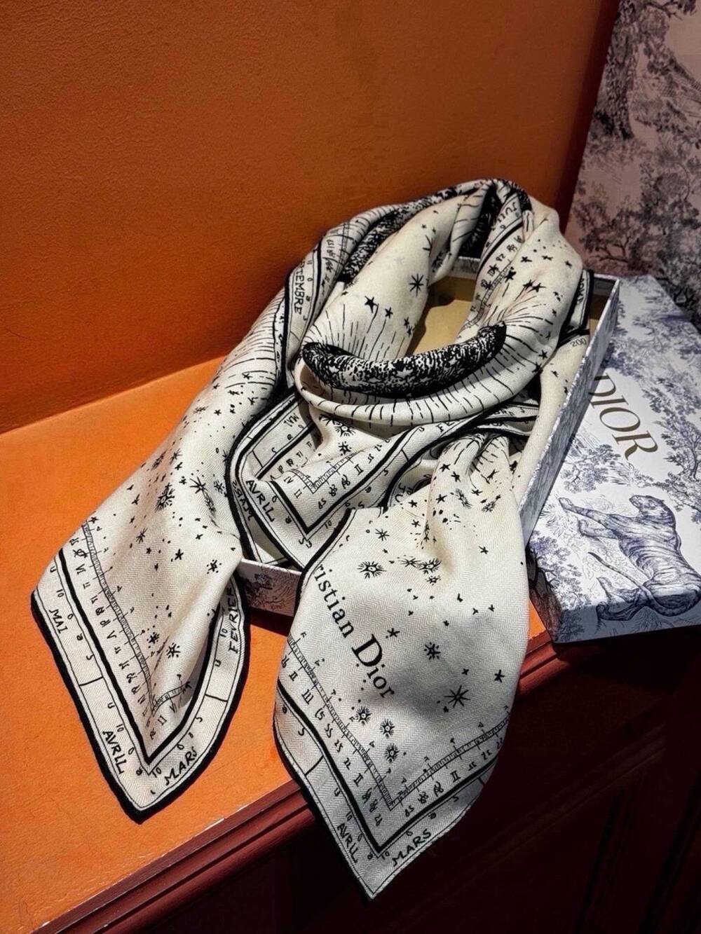 Dior Scarf - Picture 6 of 11